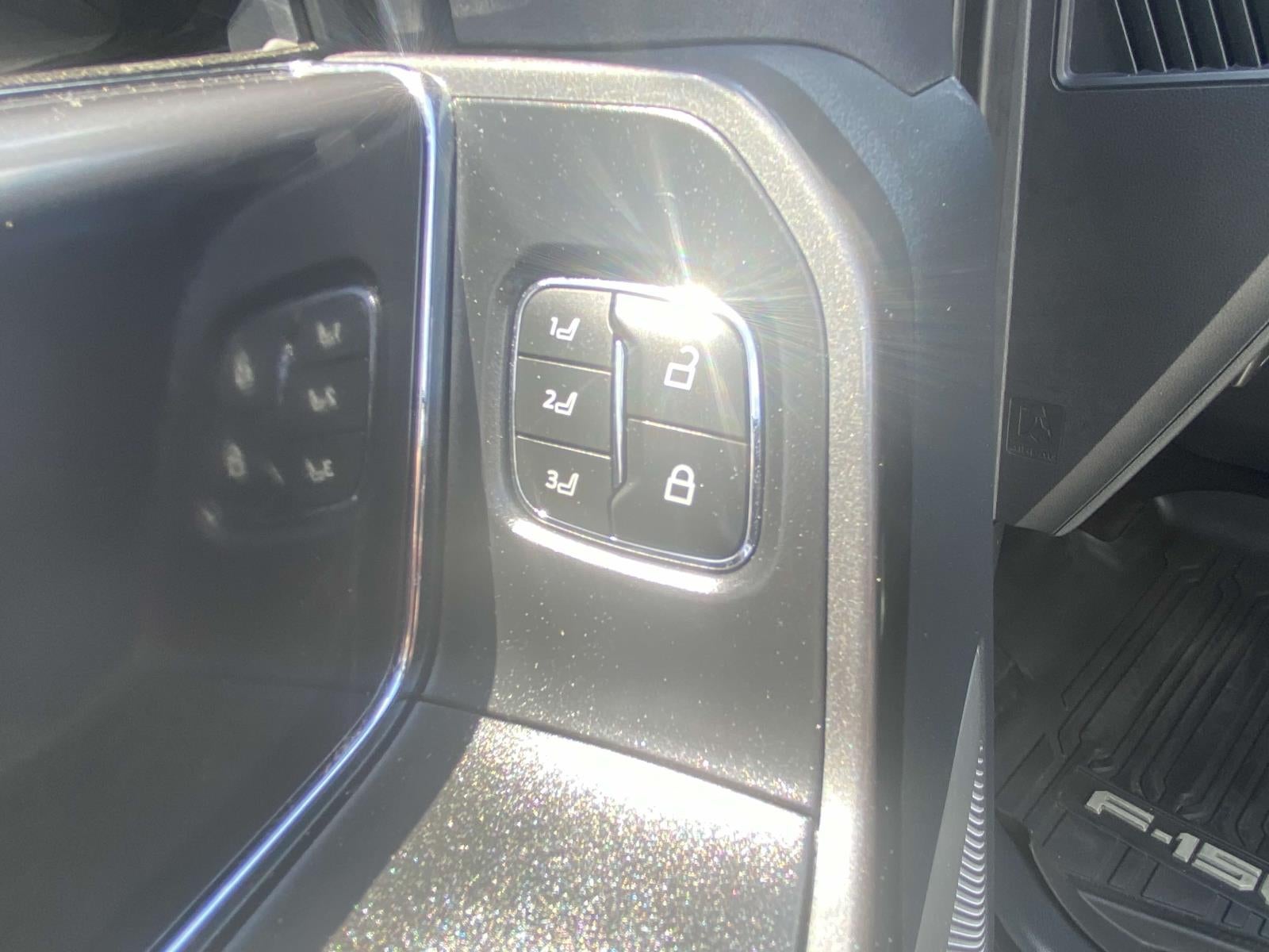 2022 Ford F-150 LARIAT 4WD SuperCrew 5.5' Box