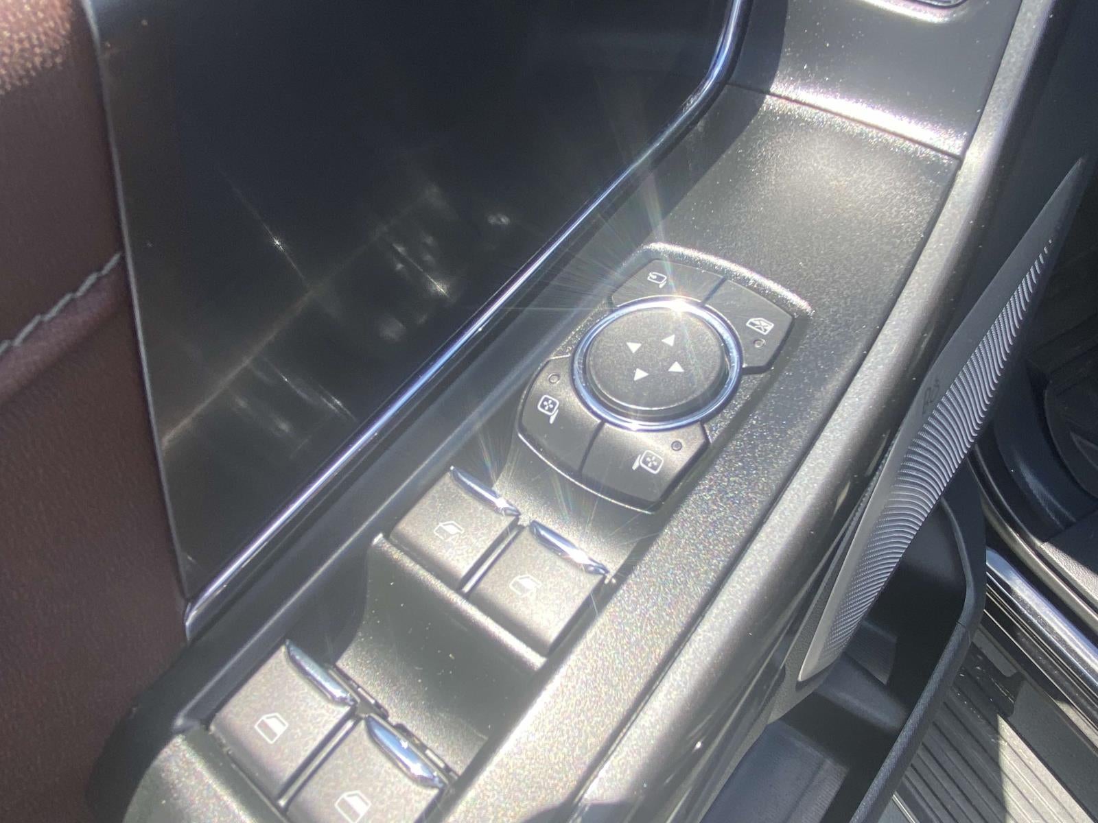 2022 Ford F-150 LARIAT 4WD SuperCrew 5.5' Box