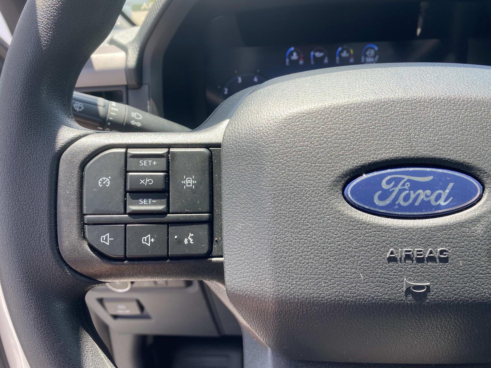 2025 Ford F-150 XL 2WD Reg Cab 8' Box