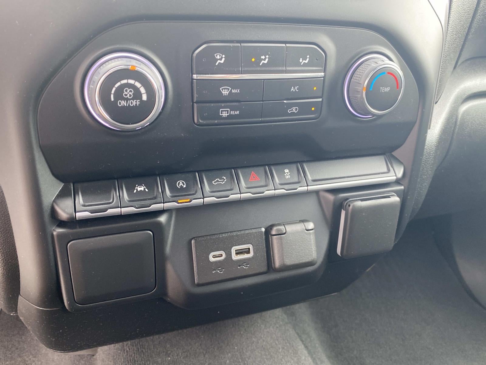 2022 Chevrolet Silverado 1500 4WD Double Cab 147 Custom