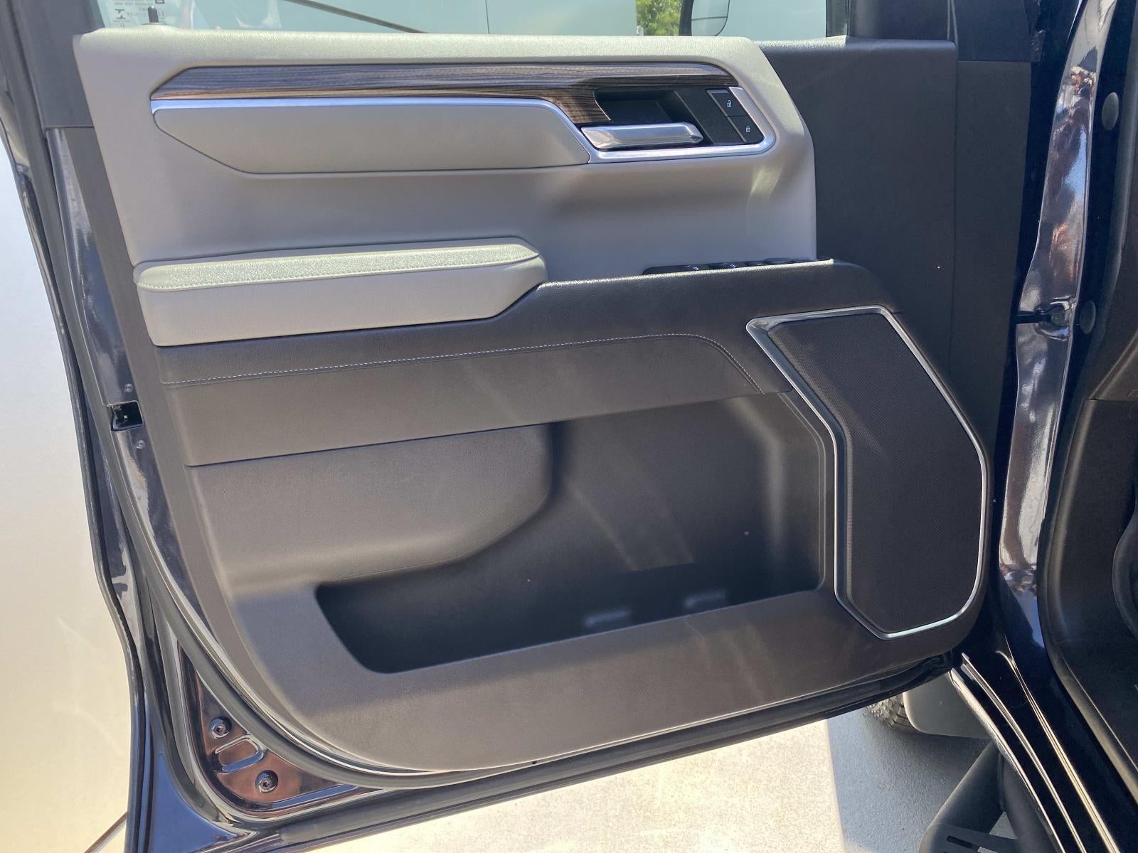 2022 Chevrolet Silverado 1500 4WD Crew Cab 147 RST
