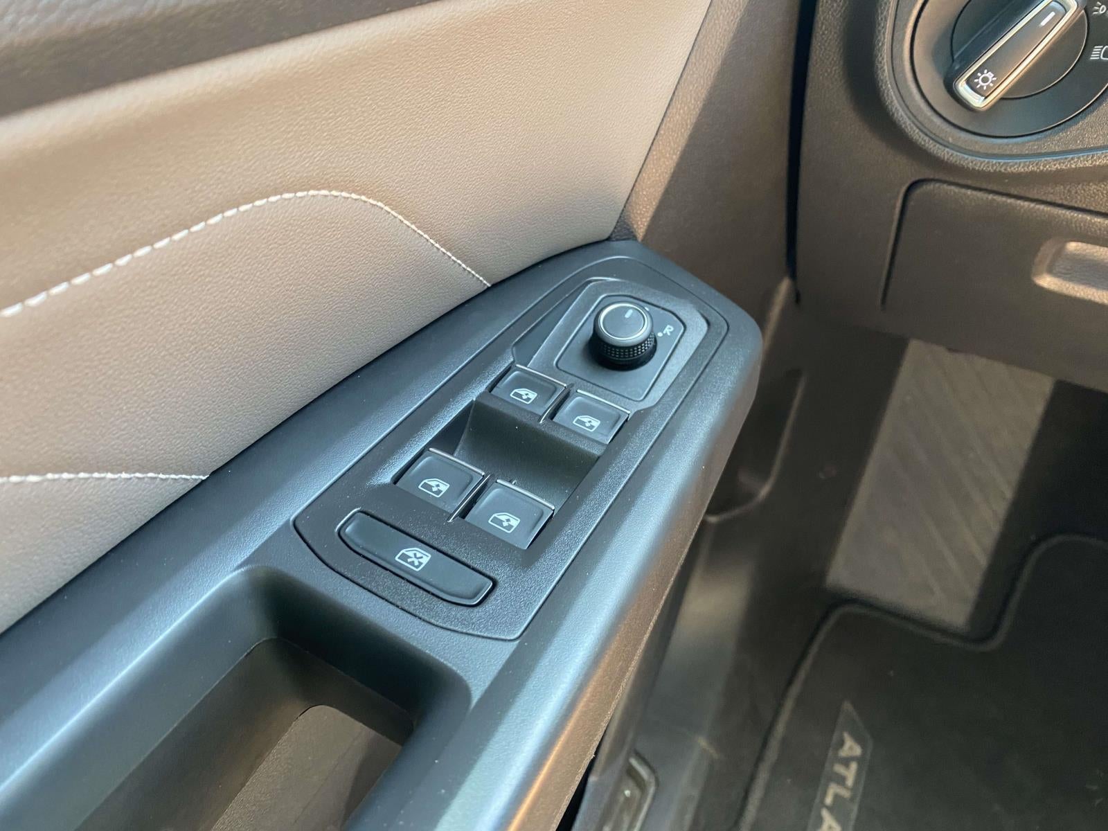 2022 Volkswagen Atlas 2.0T SE w/Technology FWD