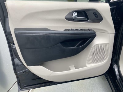 2023 Chrysler Pacifica Touring L FWD