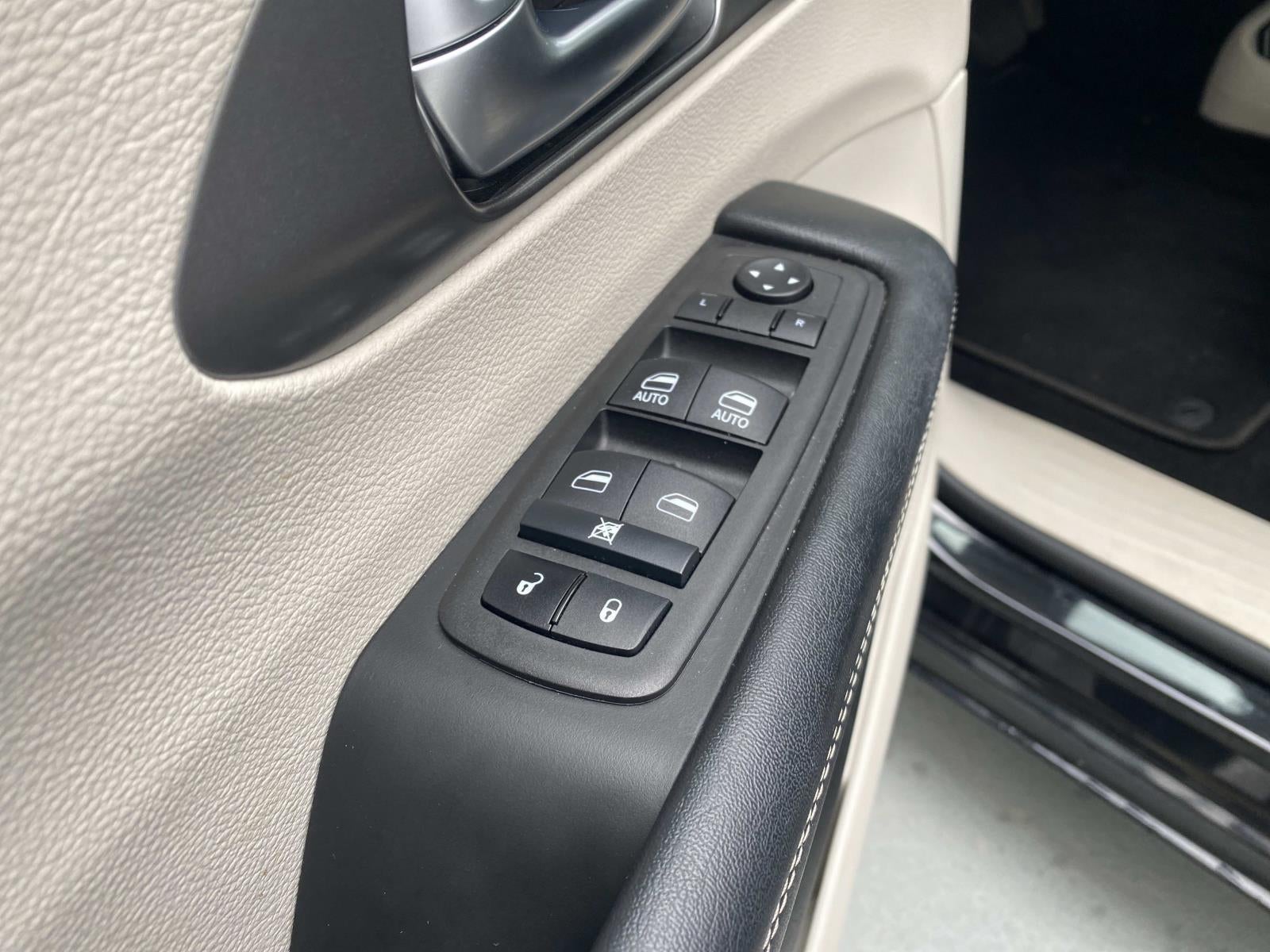 2023 Chrysler Pacifica Touring L FWD