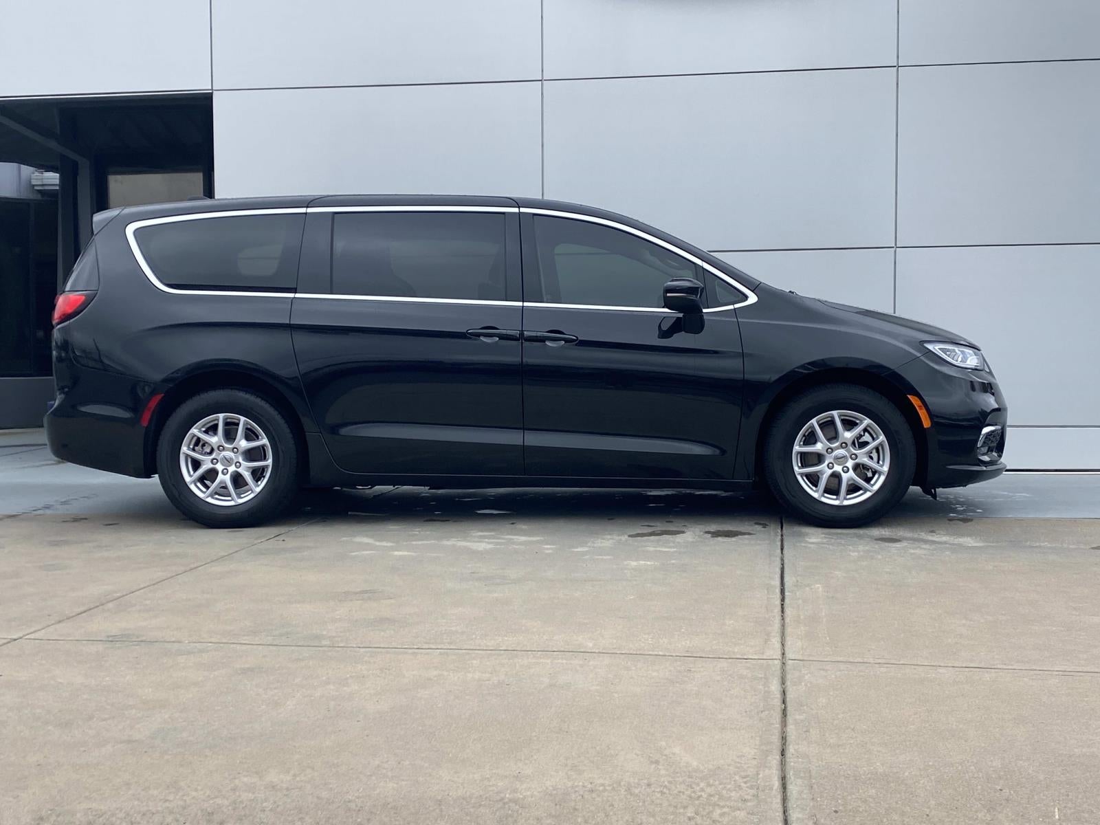 2023 Chrysler Pacifica Touring L FWD