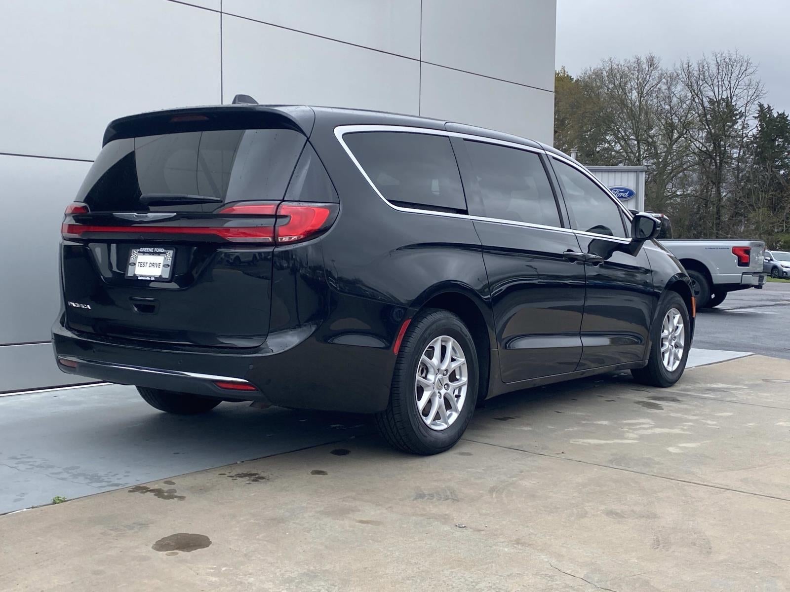 2023 Chrysler Pacifica Touring L FWD