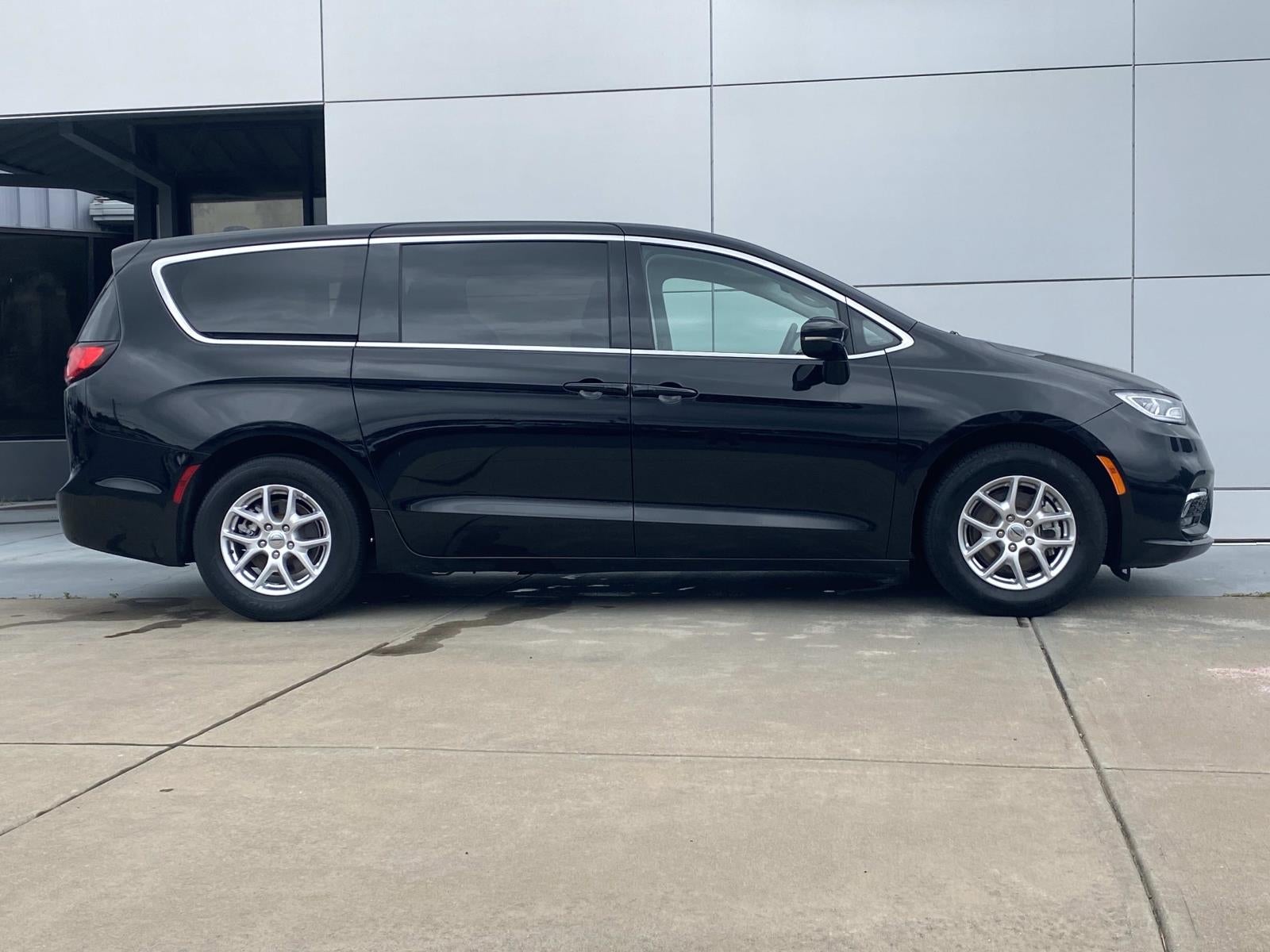 2024 Chrysler Pacifica Touring L FWD
