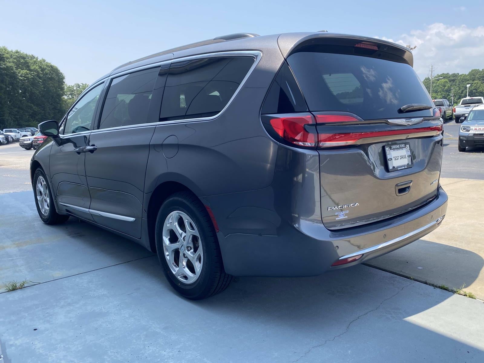 2022 Chrysler Pacifica Limited FWD