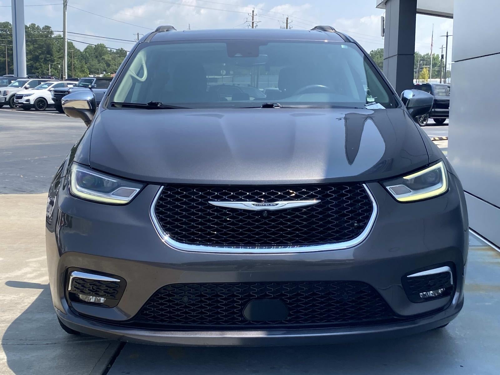2022 Chrysler Pacifica Limited FWD