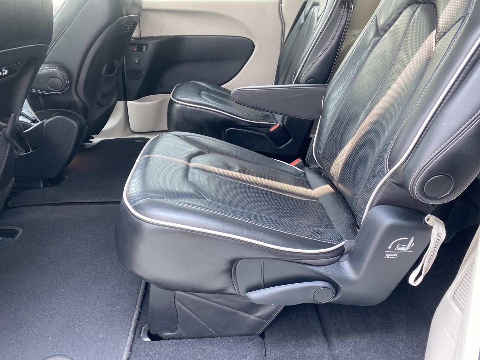2022 Chrysler Pacifica Limited FWD