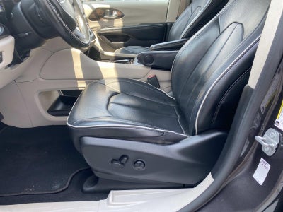 2022 Chrysler Pacifica Limited FWD