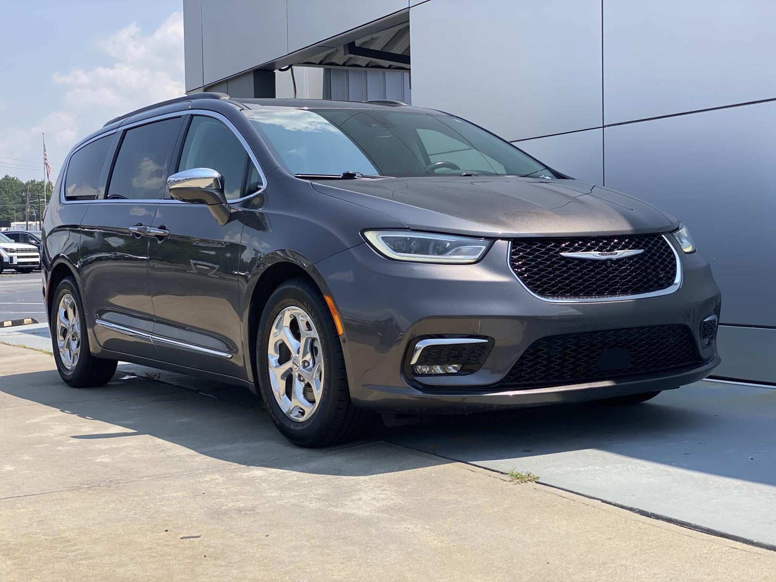 2022 Chrysler Pacifica Limited FWD