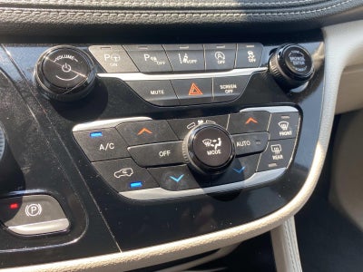 2022 Chrysler Pacifica Limited FWD