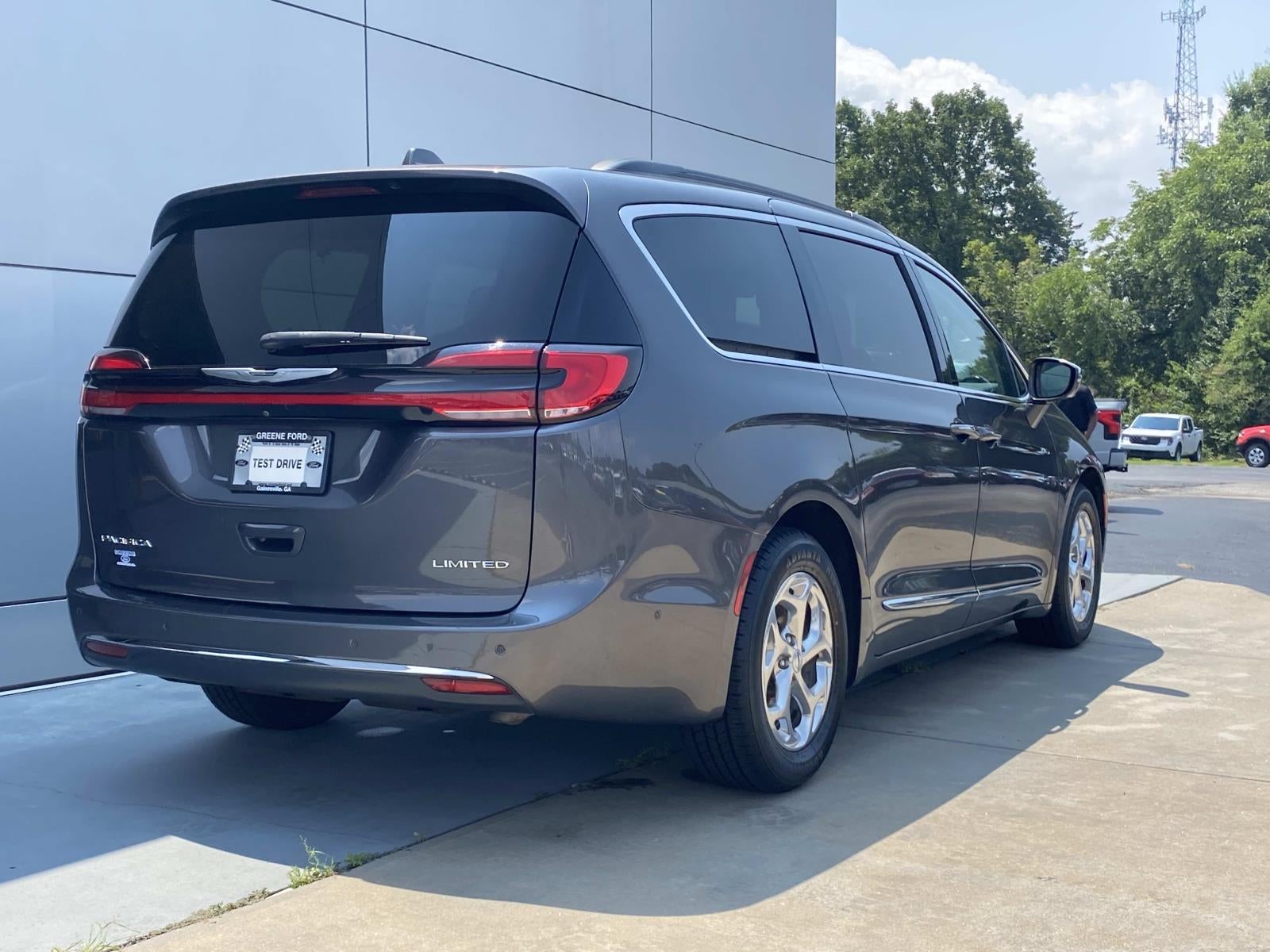 2022 Chrysler Pacifica Limited FWD