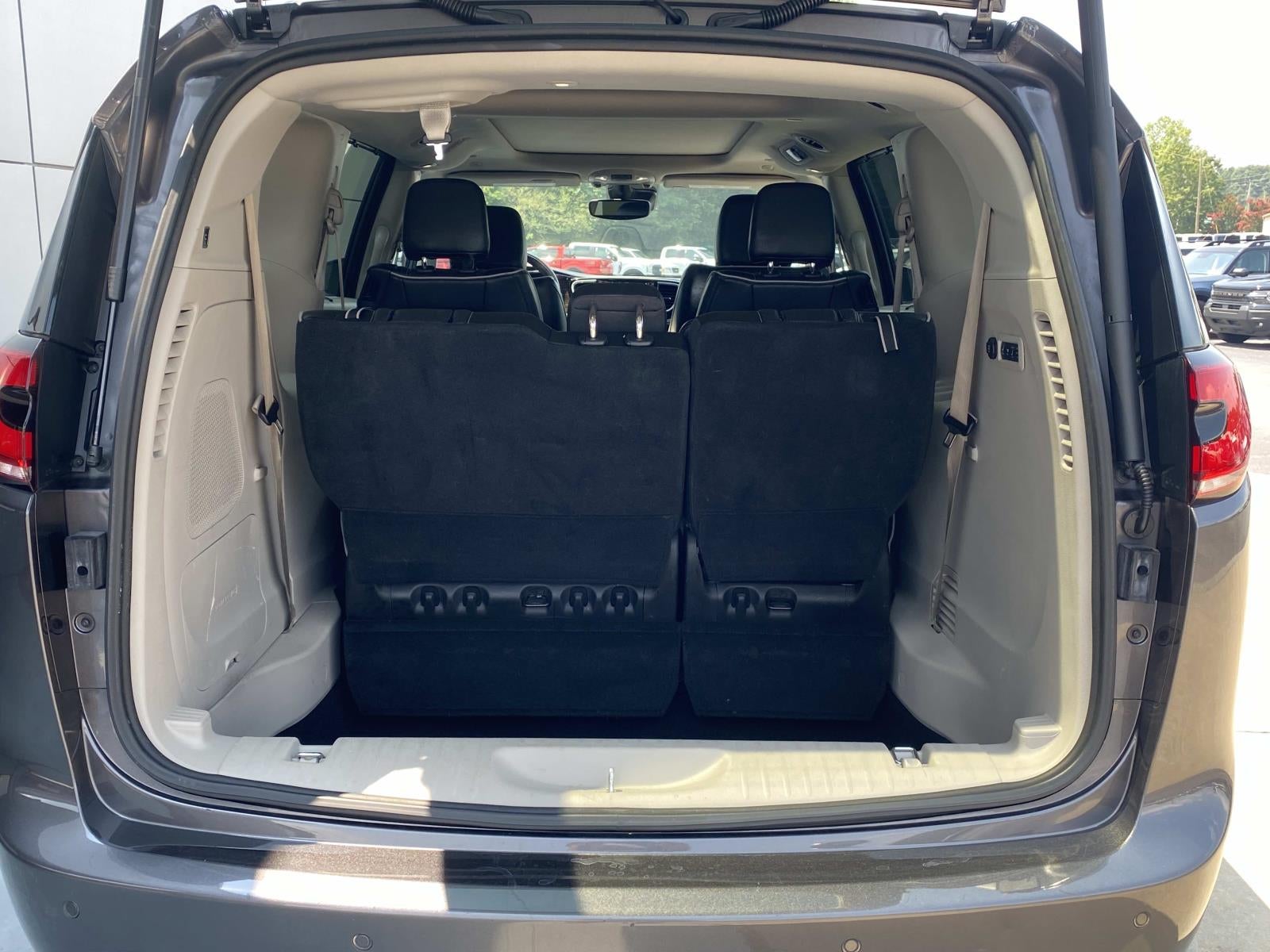 2022 Chrysler Pacifica Limited FWD
