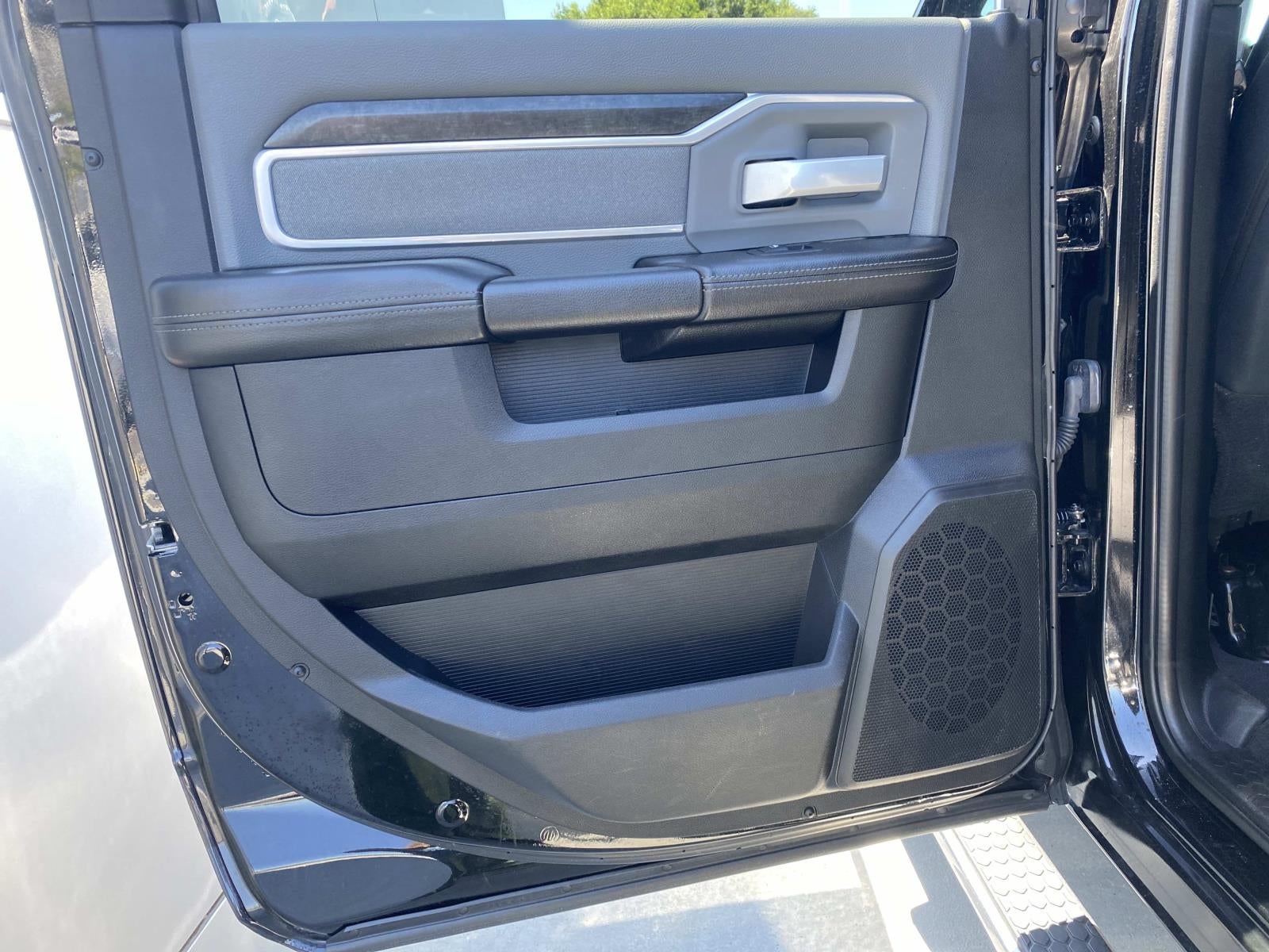 2022 RAM 2500 Big Horn 4x4 Crew Cab 6'4 Box