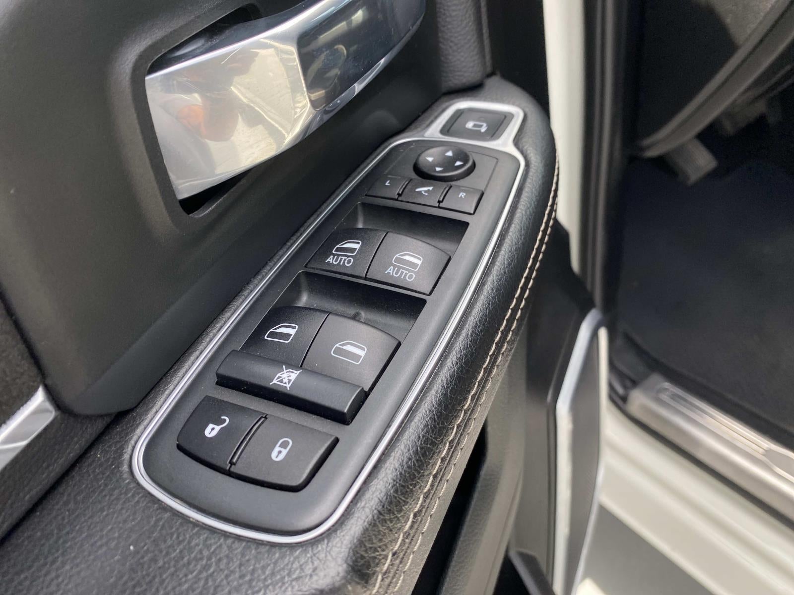 2020 RAM 2500 Laramie 4x4 Mega Cab 6'4 Box