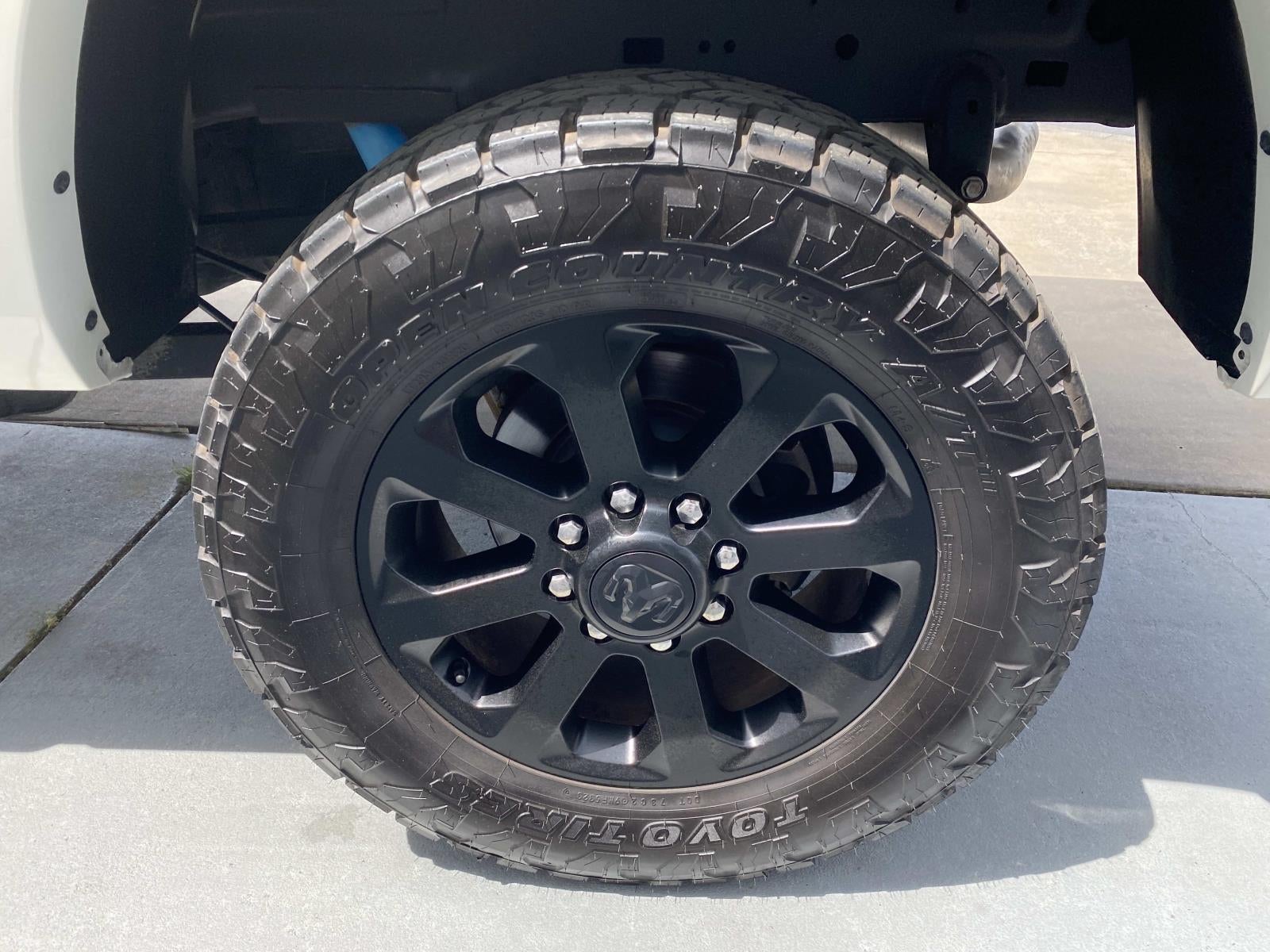 2020 RAM 2500 Laramie 4x4 Mega Cab 6'4 Box