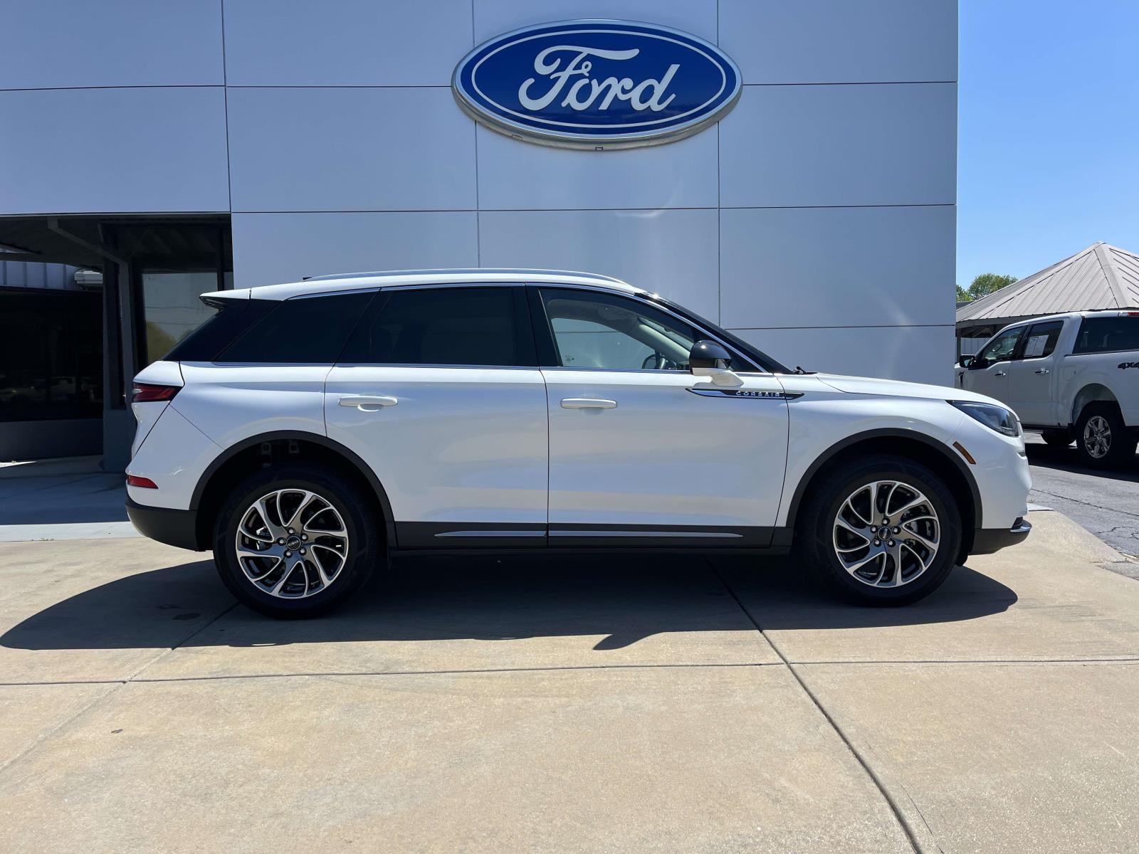 2022 Lincoln Corsair Standard FWD