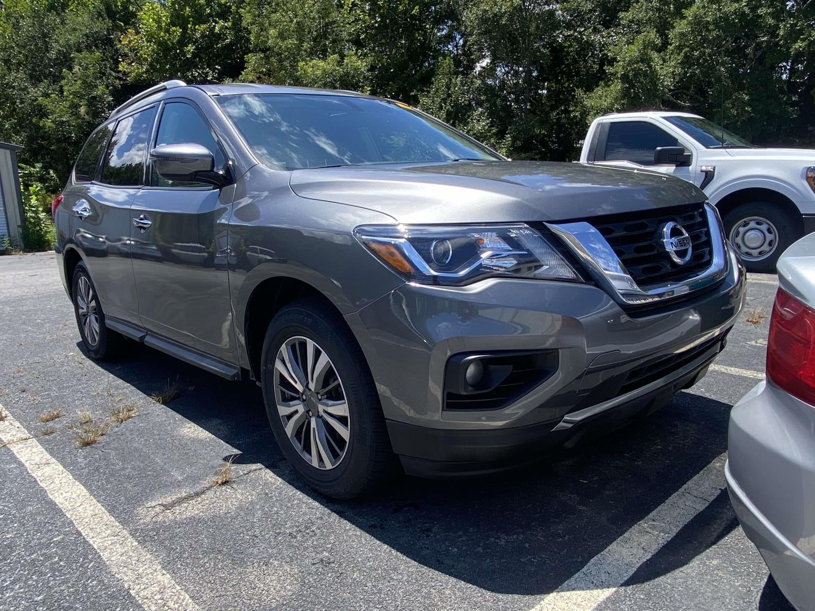 2020 Nissan Pathfinder SV