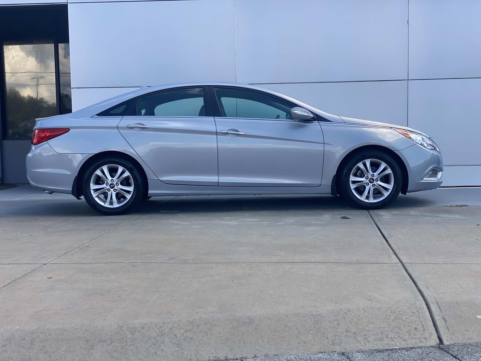 2013 Hyundai Sonata 4dr Sdn 2.4L Auto Limited photo 3