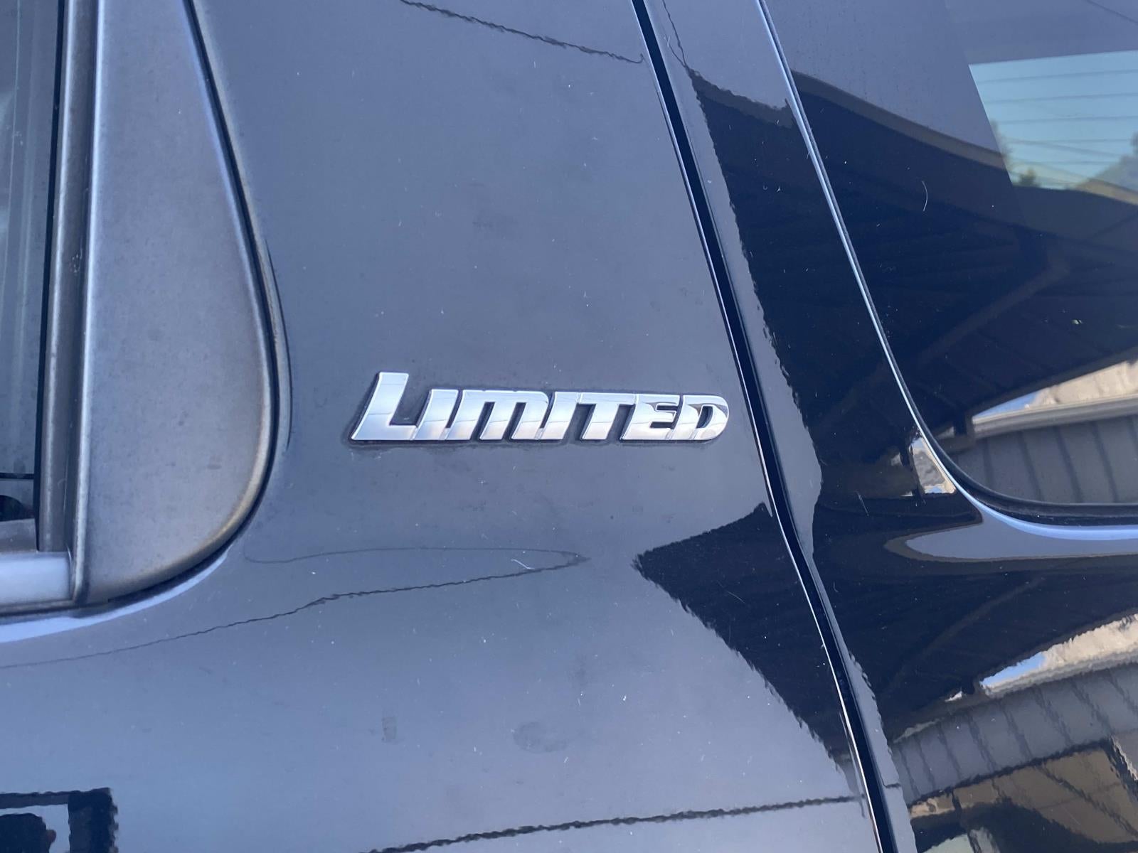 2016 Toyota Sequoia 4WD 5.7L FFV Limited (Natl)