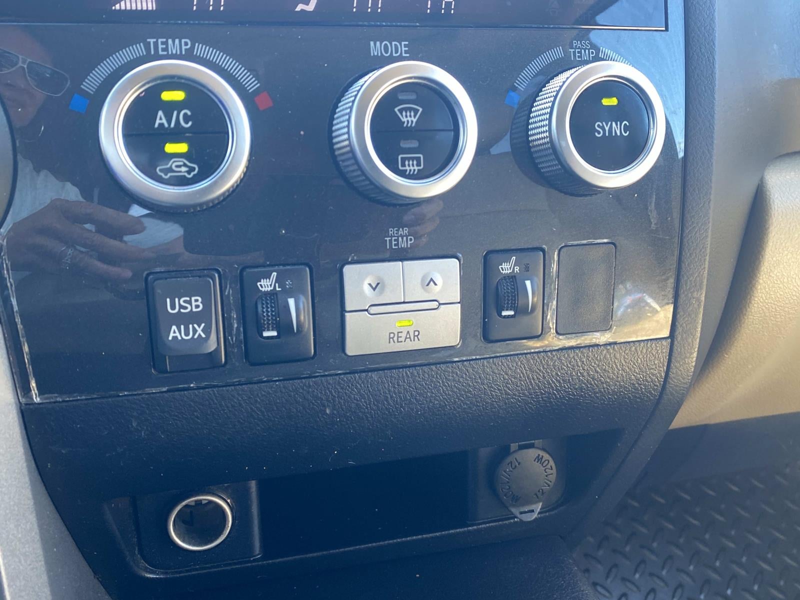 2016 Toyota Sequoia 4WD 5.7L FFV Limited (Natl)
