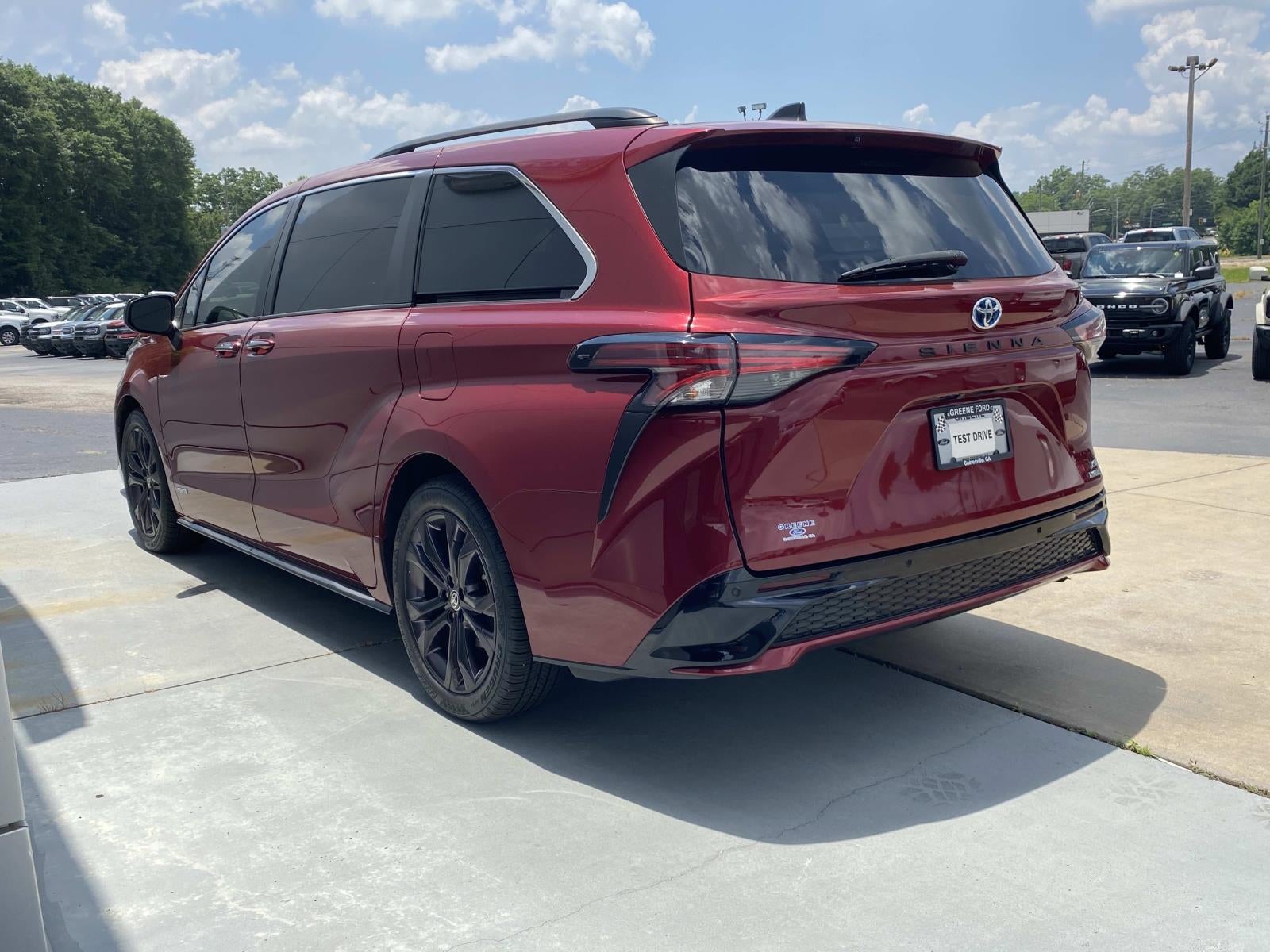 2021 Toyota Sienna XSE FWD 7-Passenger (Natl)