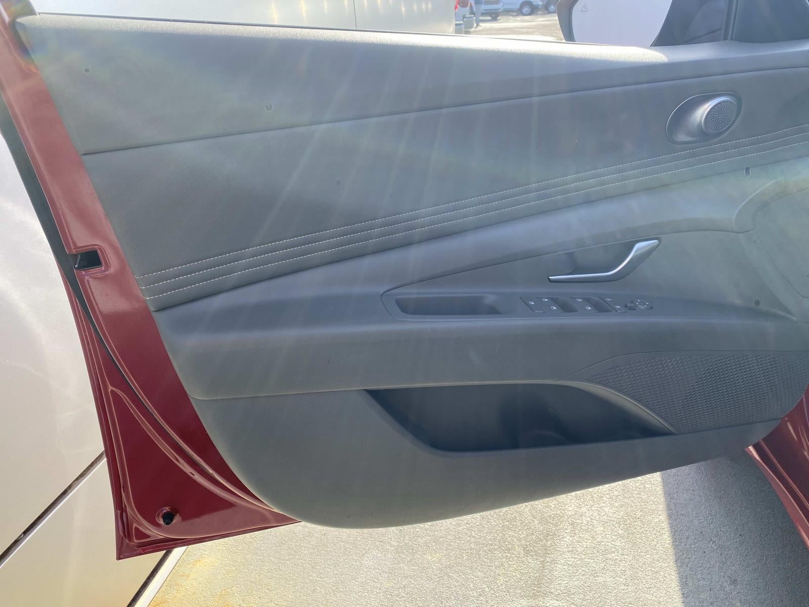 2022 Hyundai Elantra SEL IVT